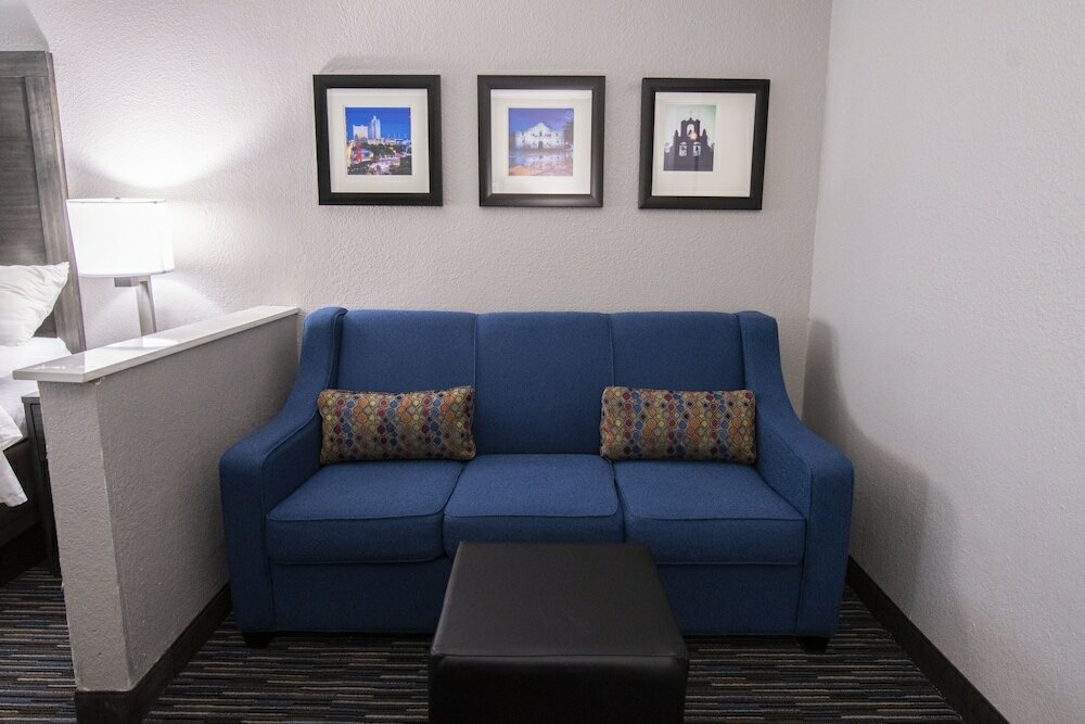 Фото Comfort Inn & Suites Near Medical Center