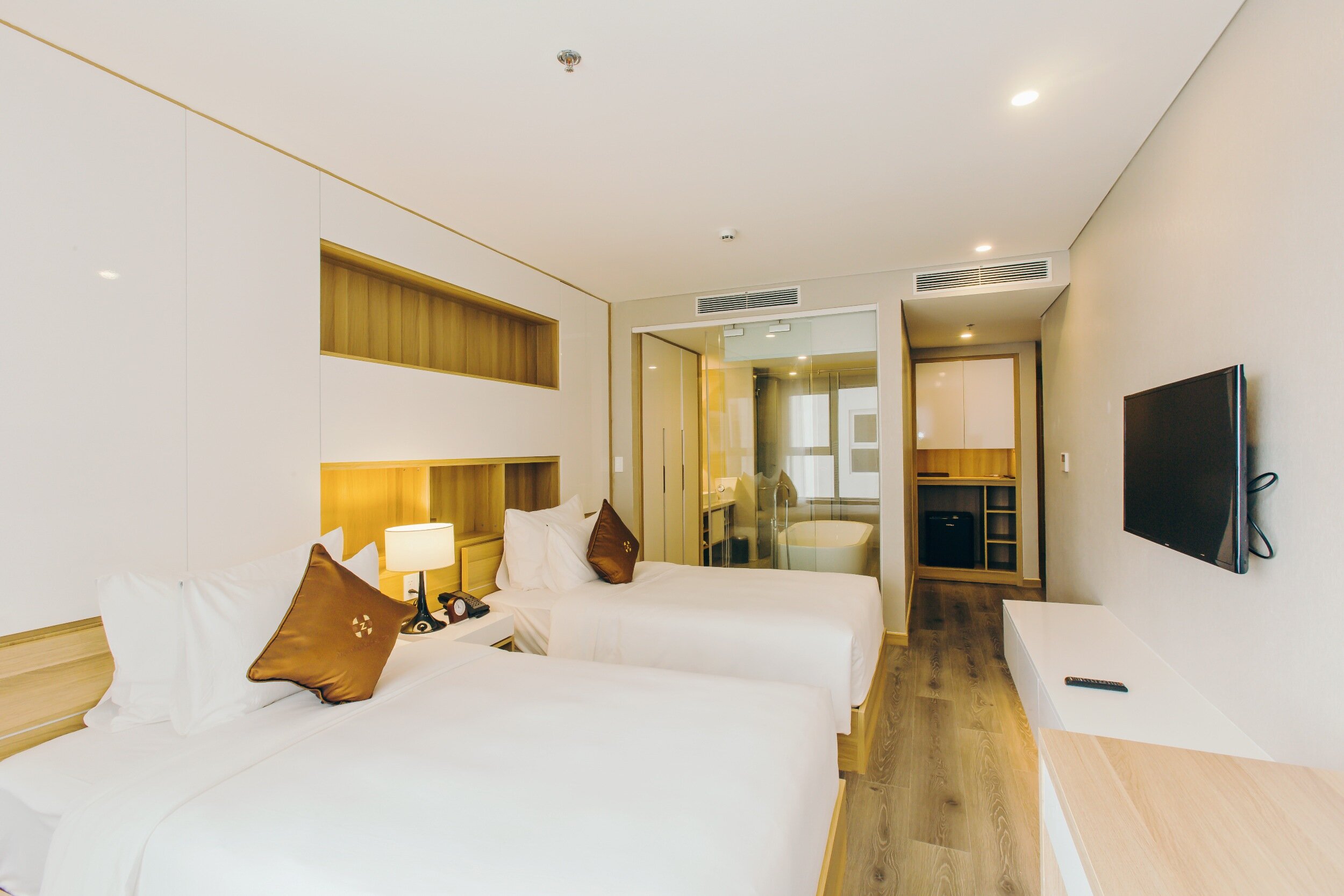 Фото Zen Diamond Suites Hotel Danang