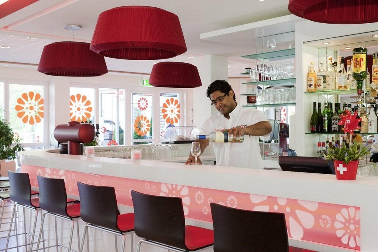 Фото ibis Zurich Messe Airport