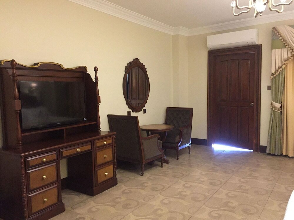 Фото Bohol Tropics Resort