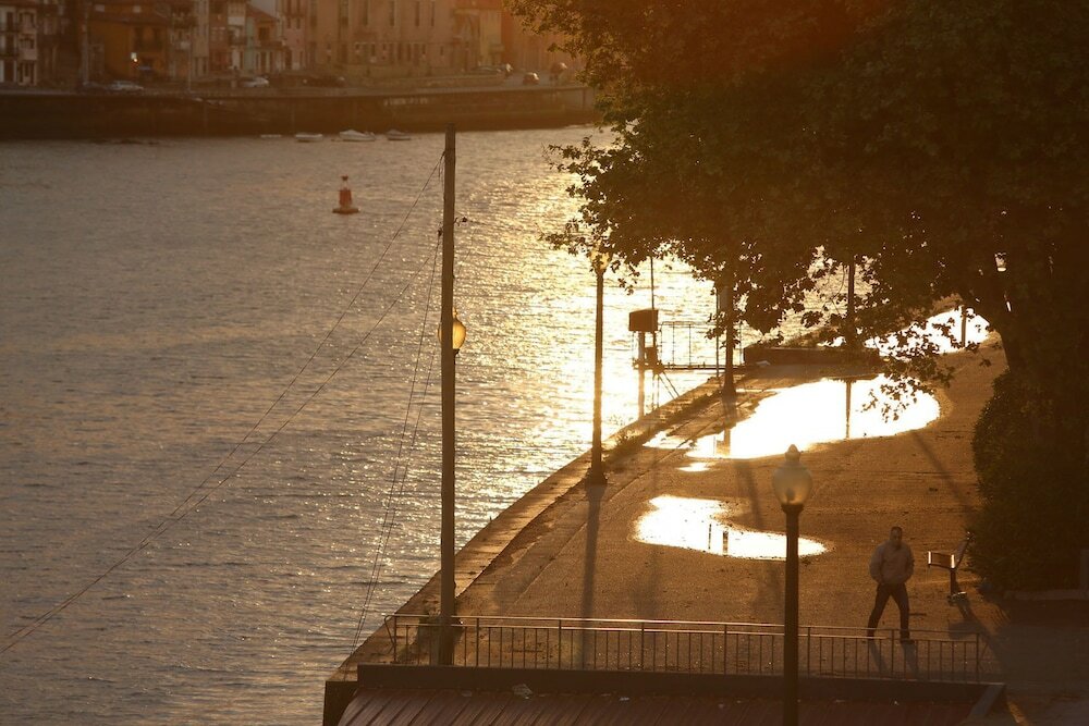 Фото 1872 River House