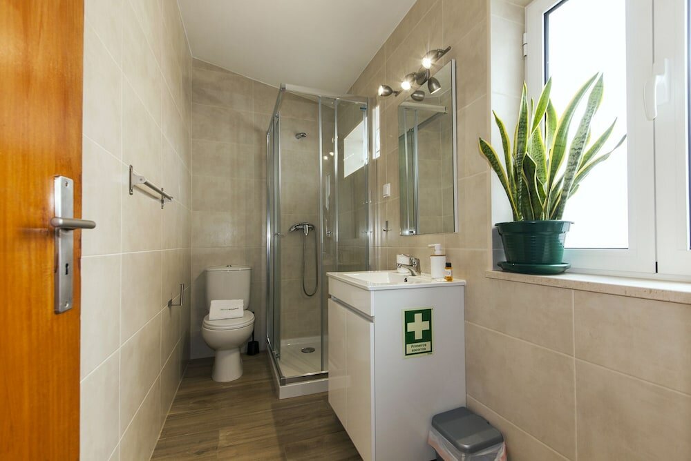 Фото A38 - Rising Sun Top-Floor Flat