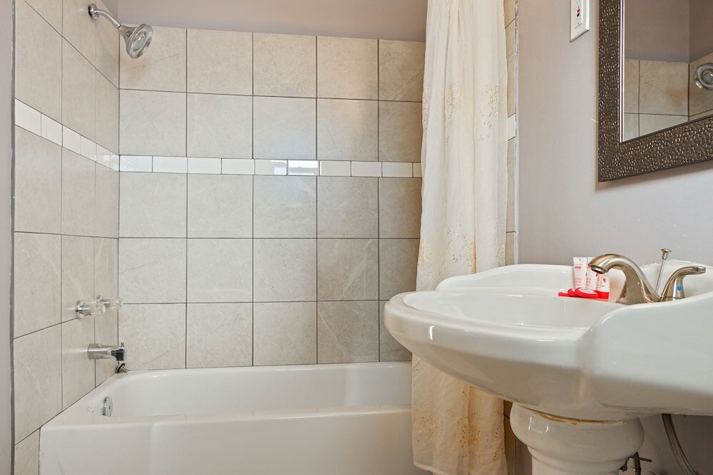 Фото Hotel Bethel - Fort MacLeod, Ab