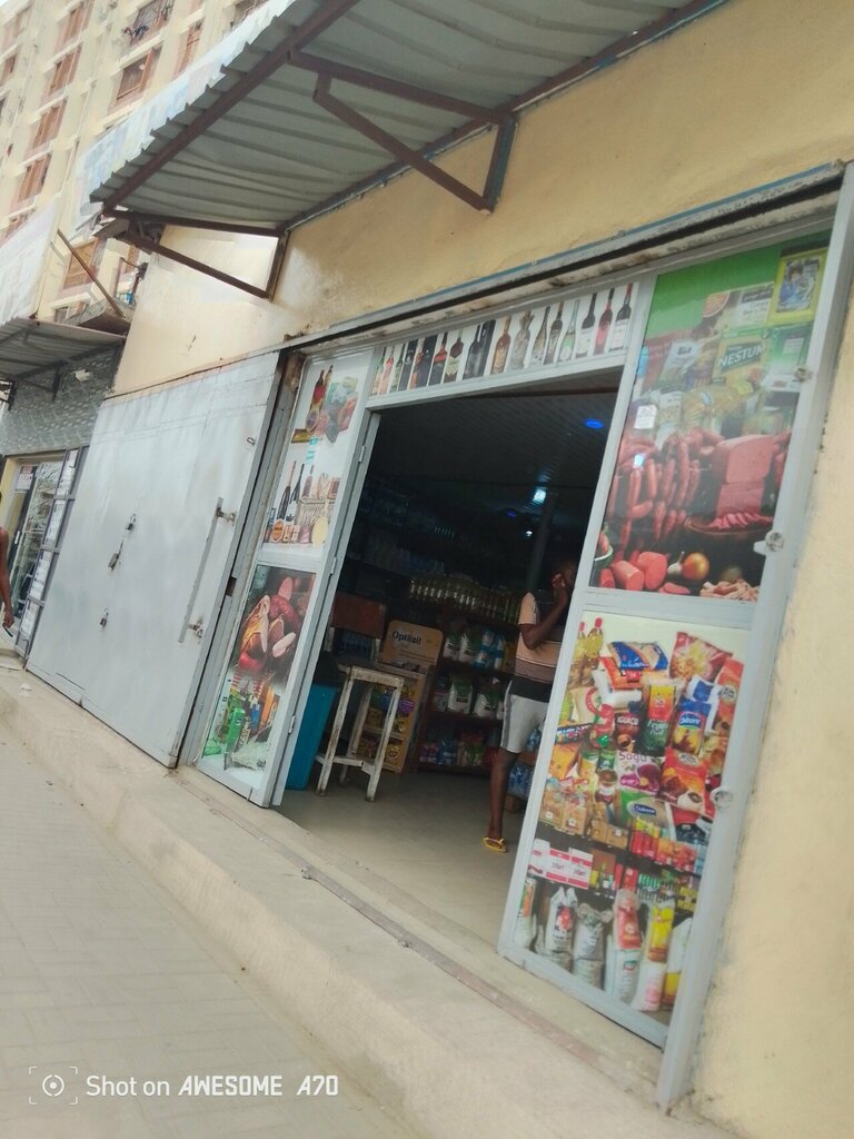 Department store Comercio, Loanda, photo