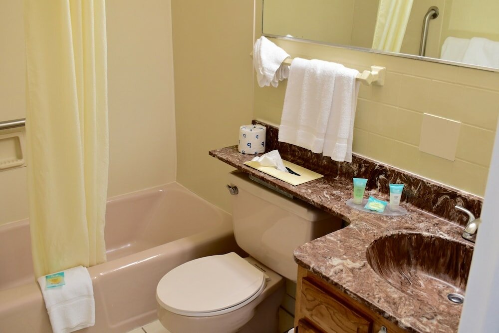 Фото Bridge Views Inn