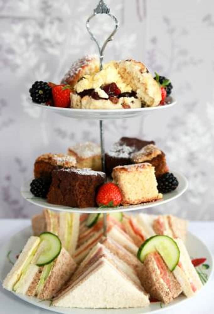 Фото The Cumberland Hotel