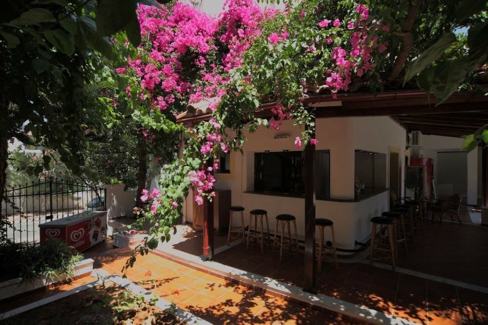 Фото Rena Apartments by Checkin