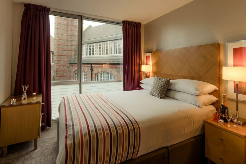 Гостиница Premier Suites Liverpool в Ливерпуле