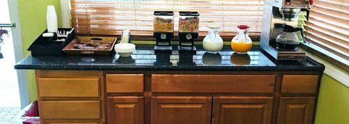 Гостиница Americas Best Value Inn Visalia в Визалии