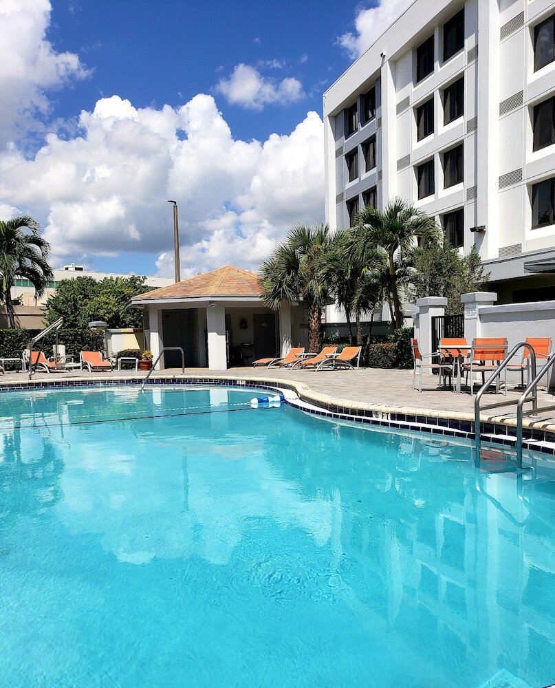 Фото Holiday Inn Express & Suites Miami - Hialeah, an Ihg Hotel