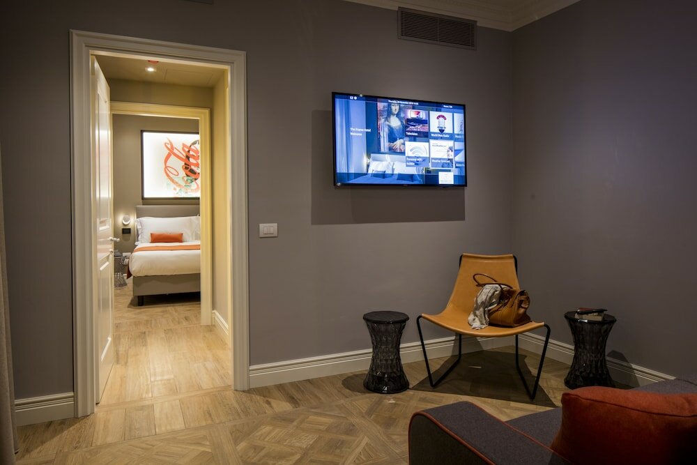 Фото The Frame Hotel