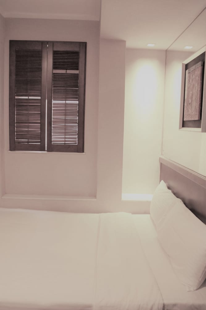 Фото Oriental Lander Hotel