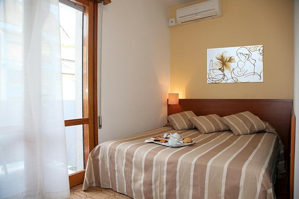 Фото Hotel Pigalle