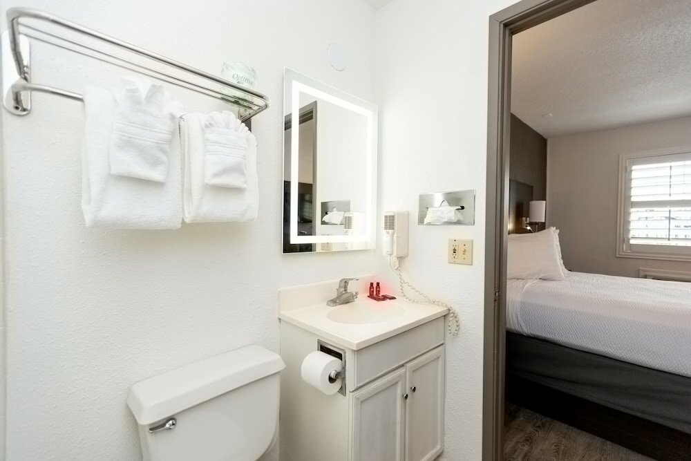 Фото SureStay Hotel by Best Western Seaside Monterey