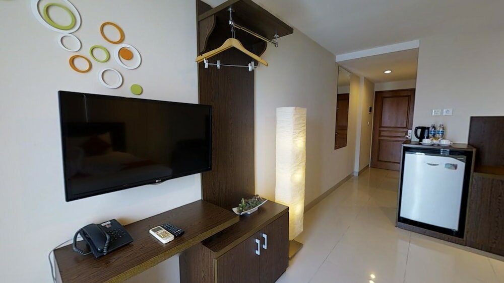 Фото The Gloria Suites Jakarta