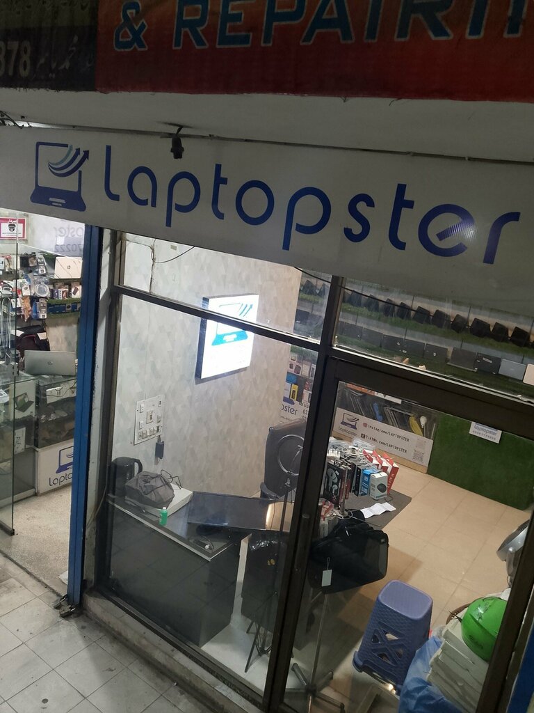 Clothing store Laptopster, Lahore, photo