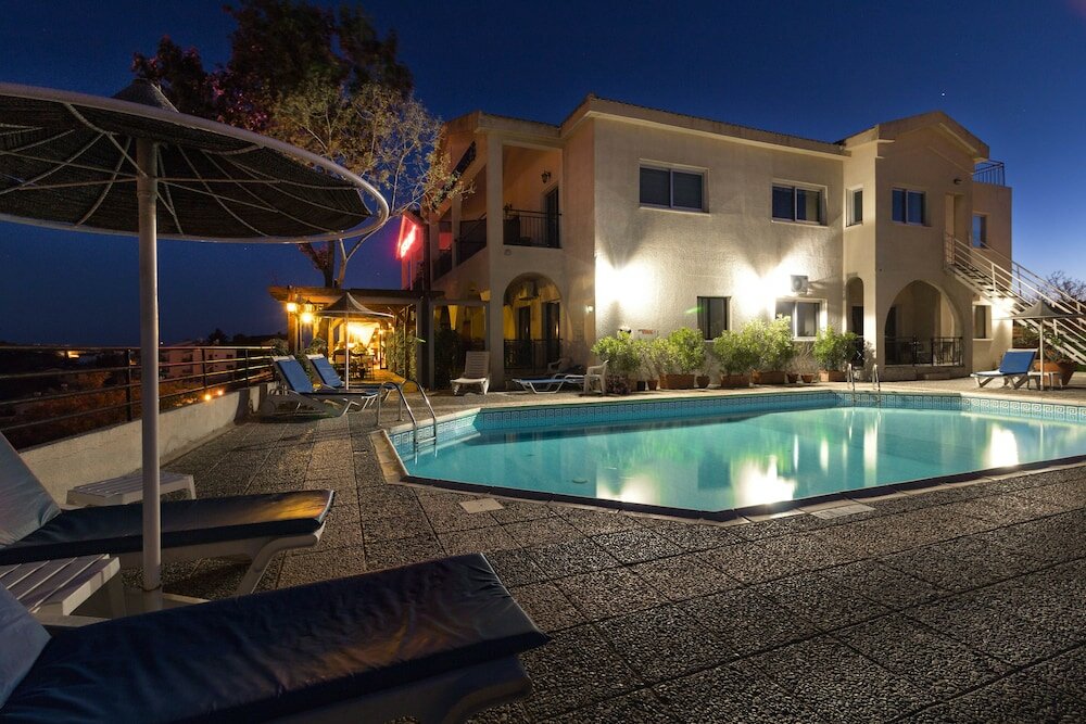 Фото Hill View Restaurant & Apartments