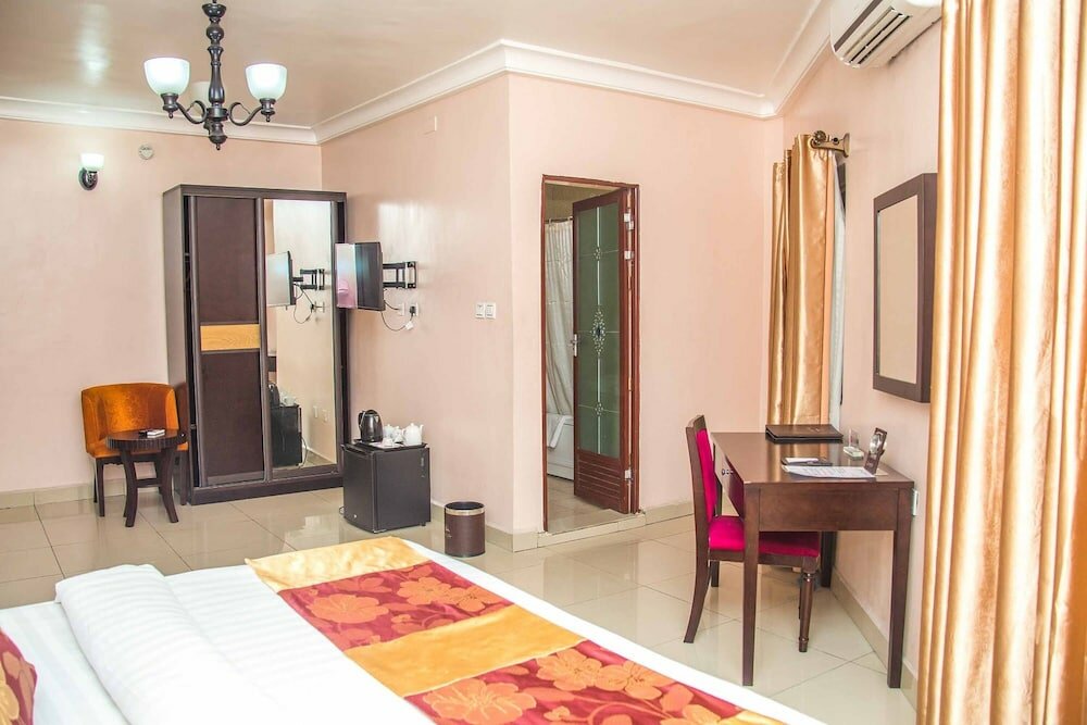 Фото Royal Crest Hotel & Suites