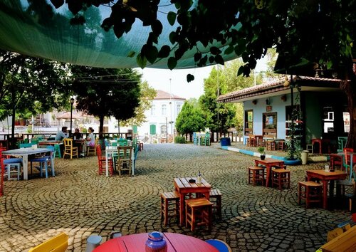 Cafe Serifpasa Square, Sindirgi, photo