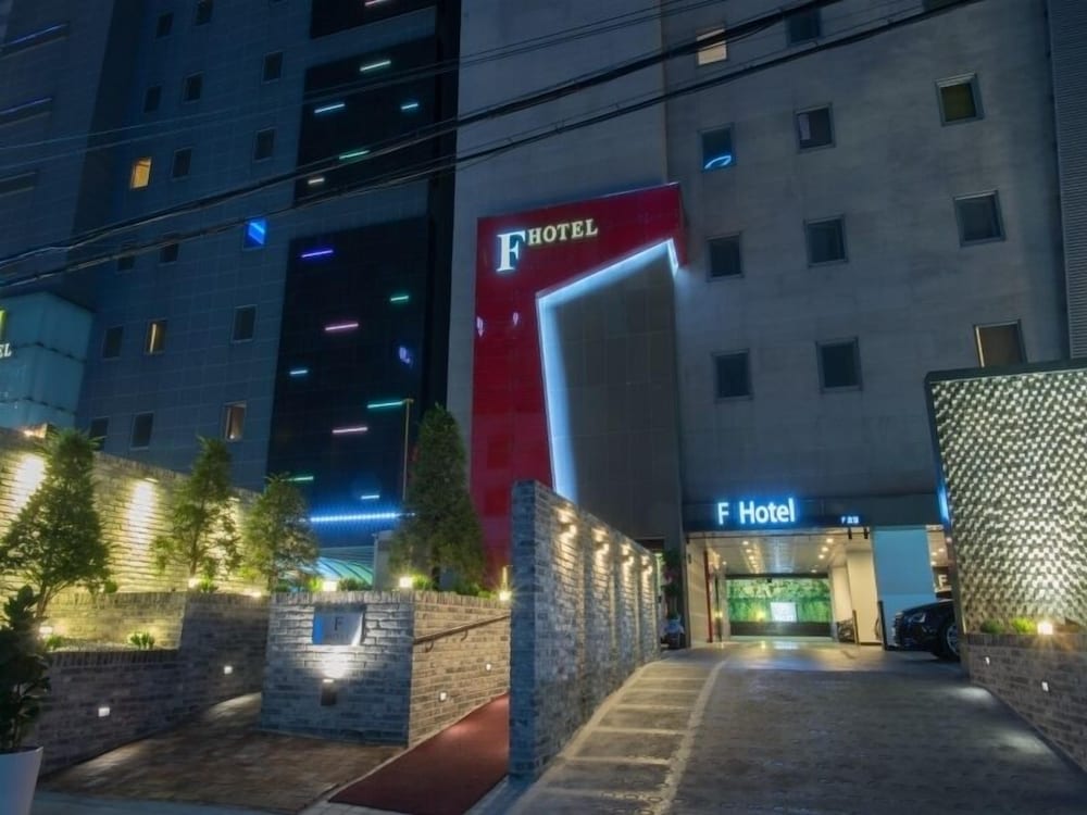 Фото F Hotel Yeongdeungpo