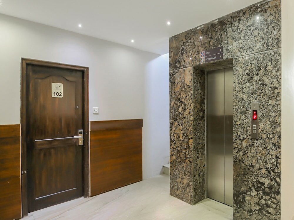 Фото Capital O 18430 The Dawn Hotel