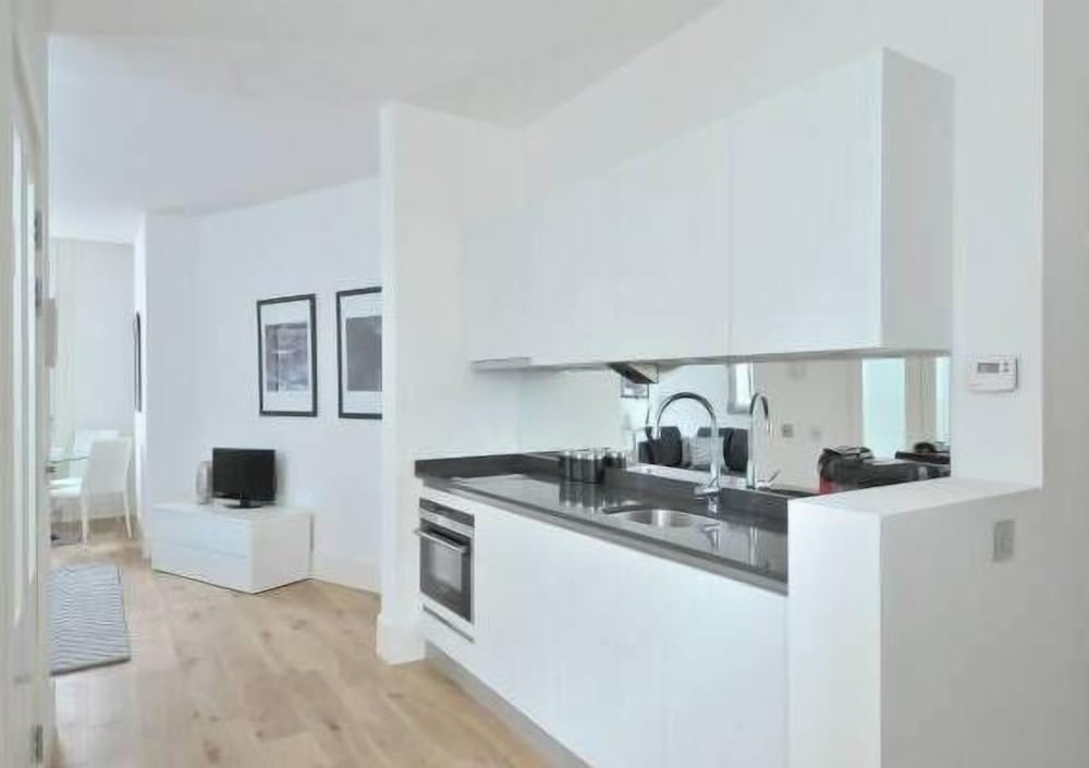 Фото Destiny Scotland - St. Andrew Square Apartments