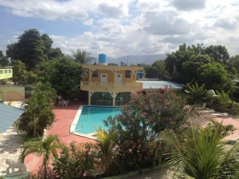 Фото La Cayenna Hôtel et Restaurant