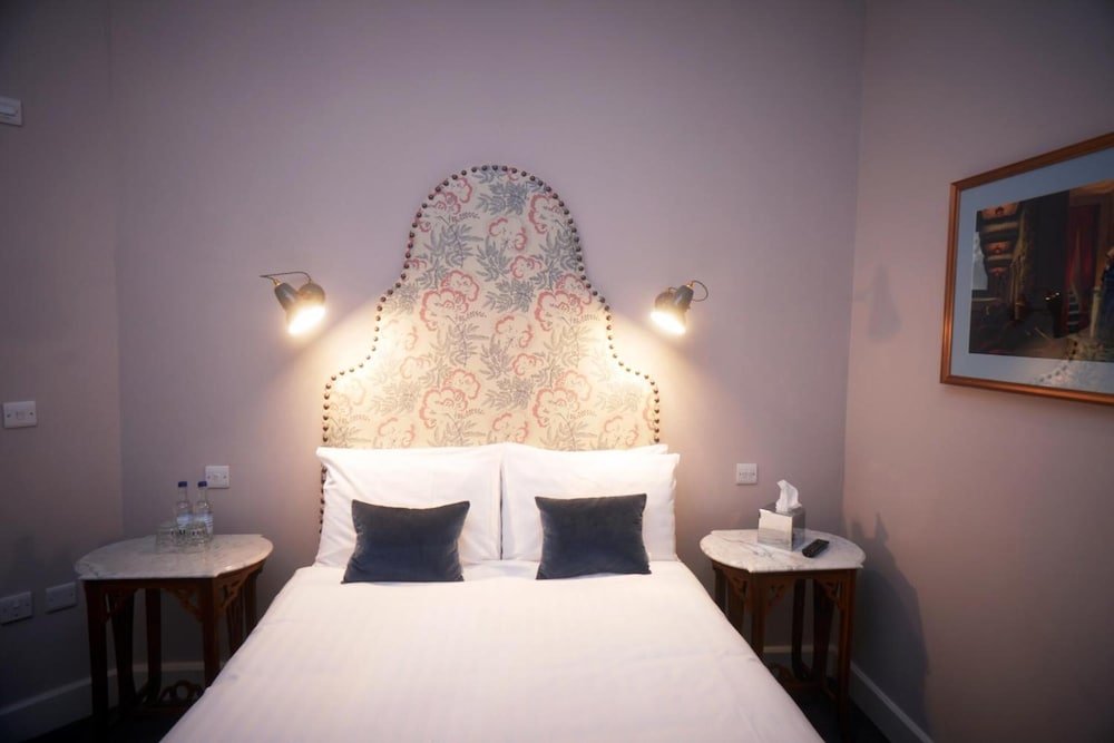 Фото The Embankment