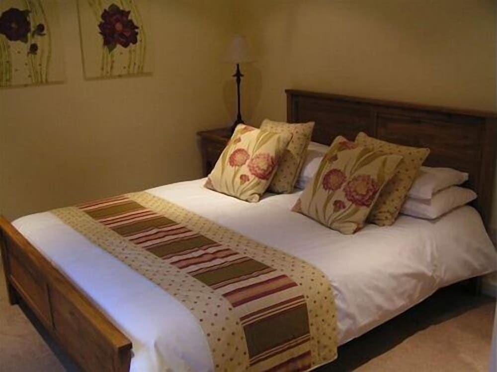 Фото Tennant Arms Hotel