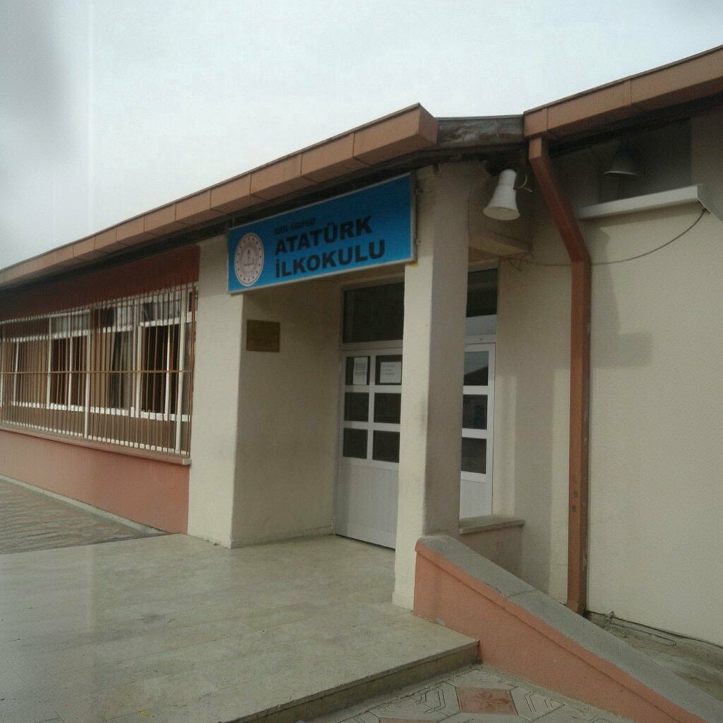 Primary school Ataturk Primary School, Karapinar, photo