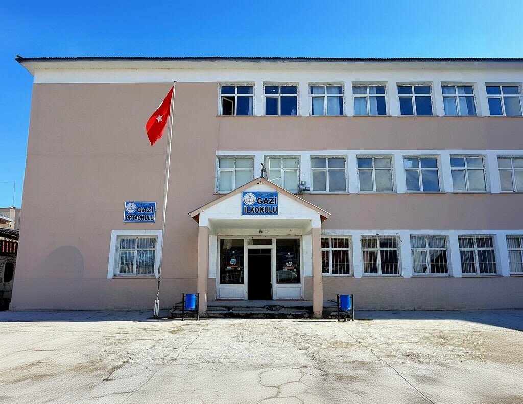 School Gazi Middle School, Tutak, photo