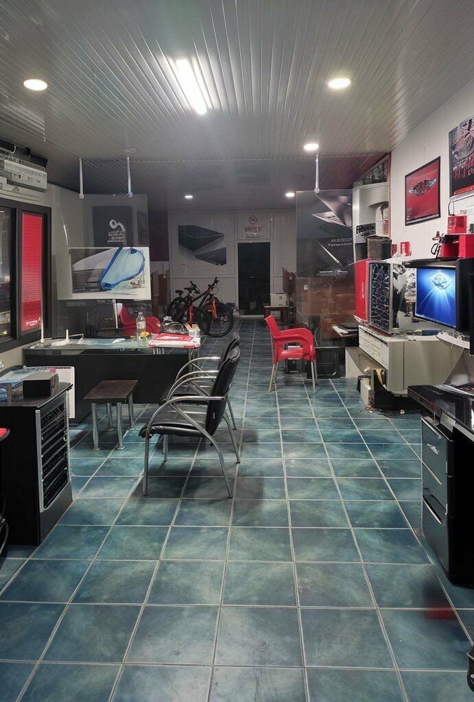 Internet cafe Kindhearted Internet Cafe, Hassa, photo