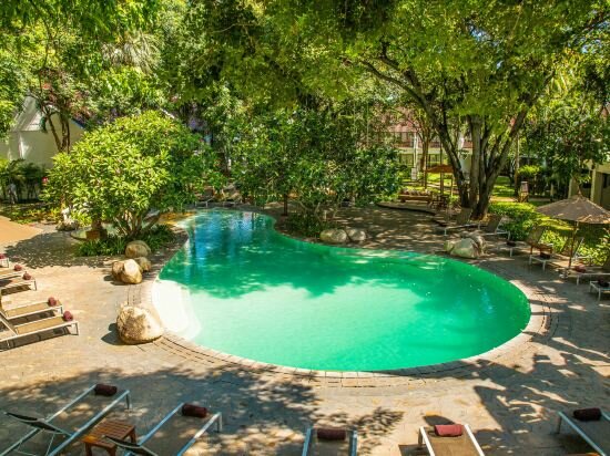 Фото Woodlands Hotel & Resort