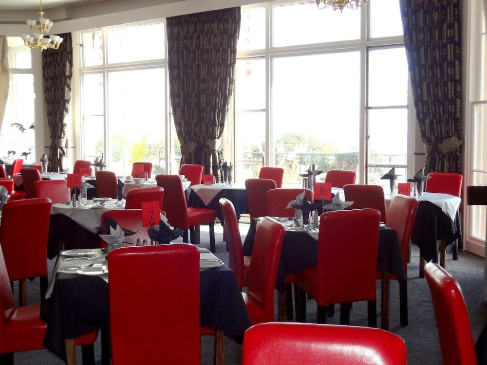 Фото The Cumberland Hotel