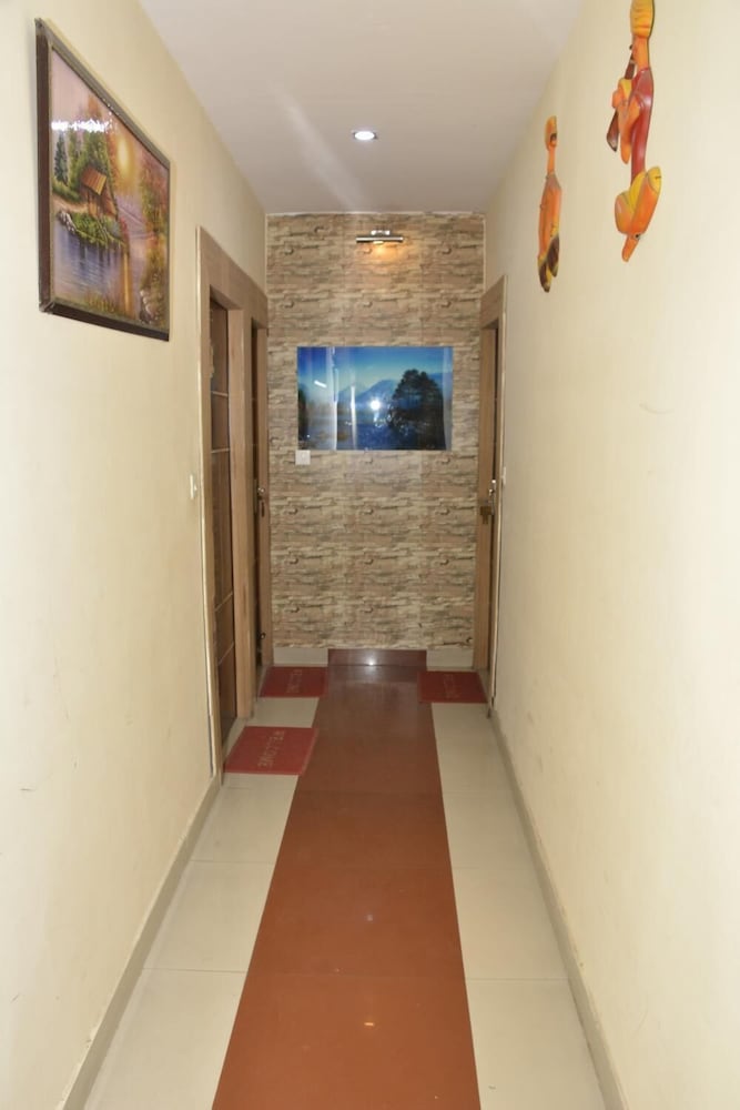 Фото Hotel Dharam Villa