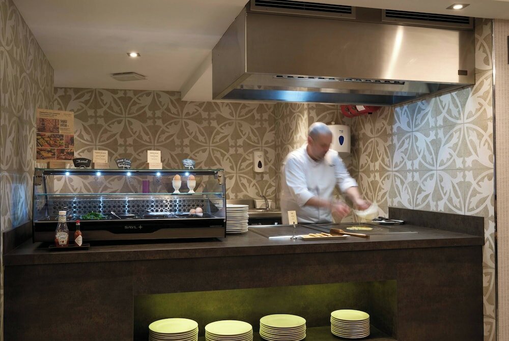 Фото Отель Catalonia Park Güell