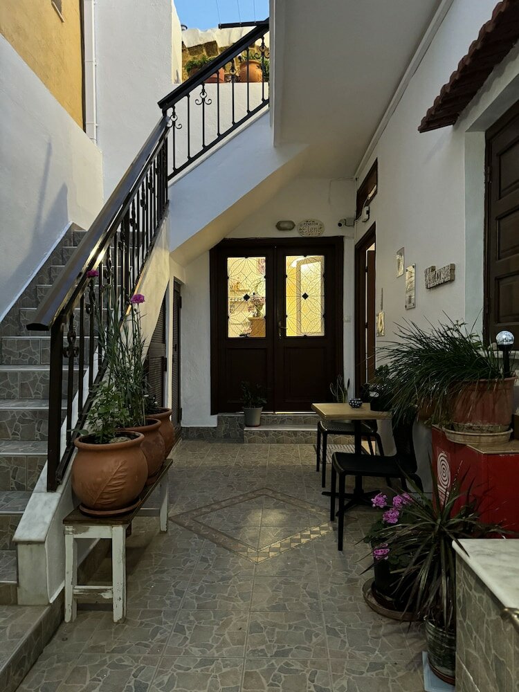 Фото Eleni Rooms