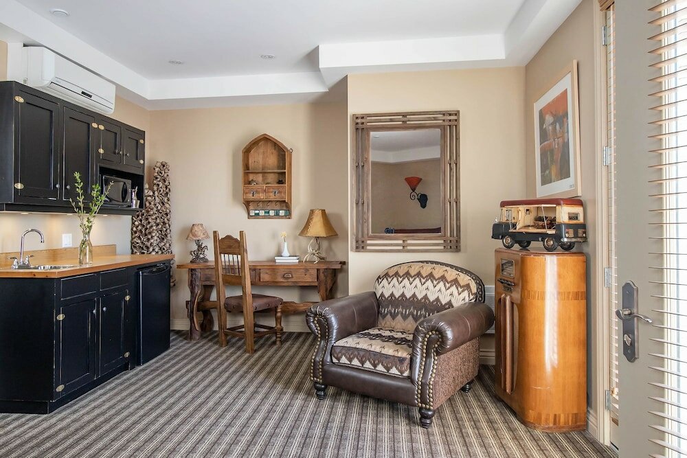 Фото Retro Suites Hotel