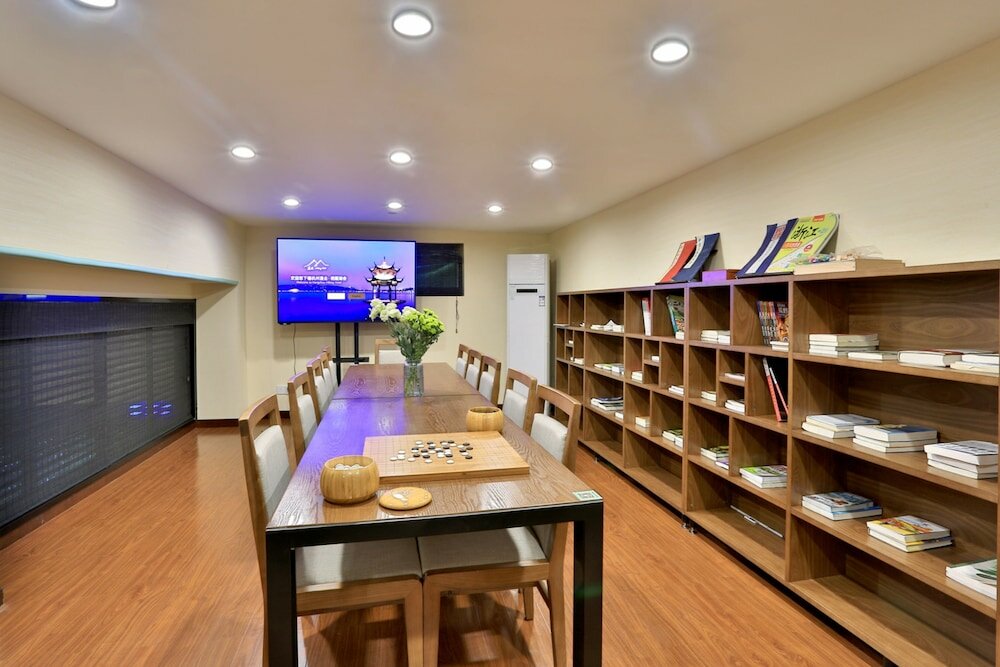 Фото Hiking Hotel Hangzhou