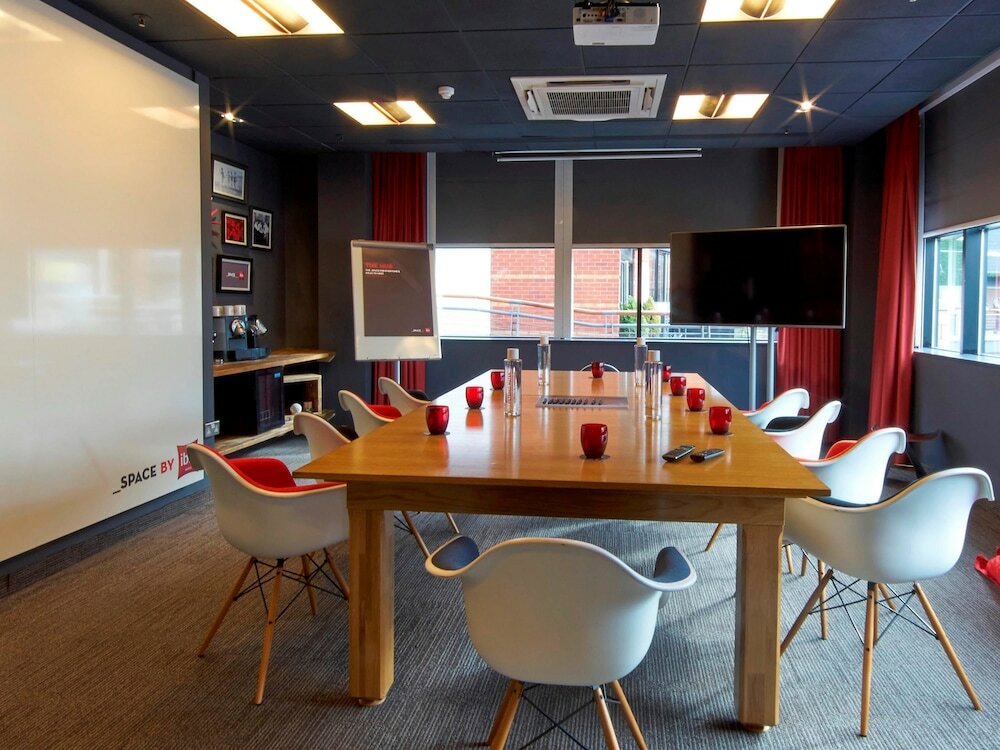 Фото Ibis Birmingham New Street Station Hotel