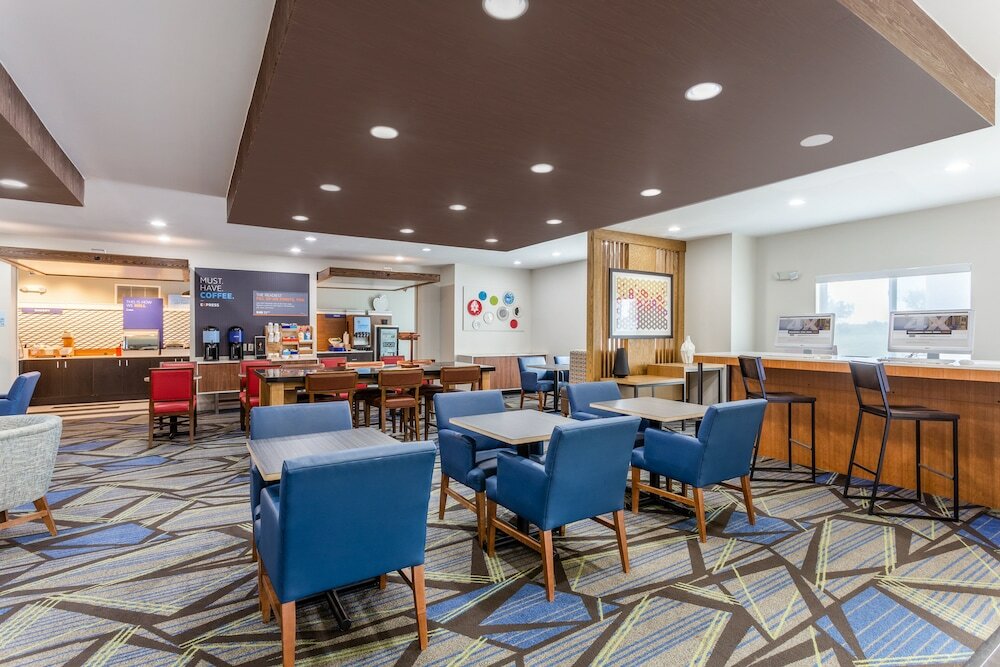 Фото Holiday Inn Express Hotel & Suites Albert Lea - I-35, an Ihg Hotel