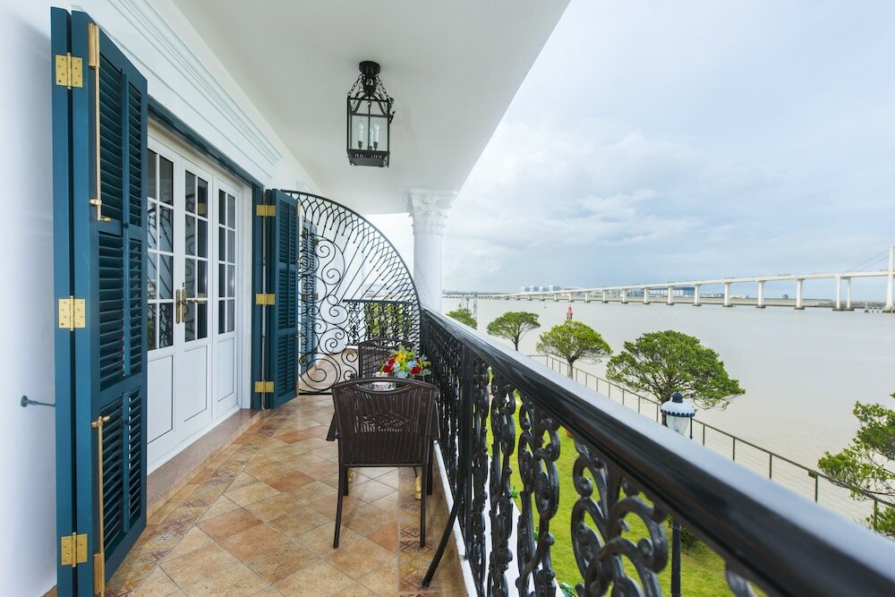 Фото Rocks Hotel