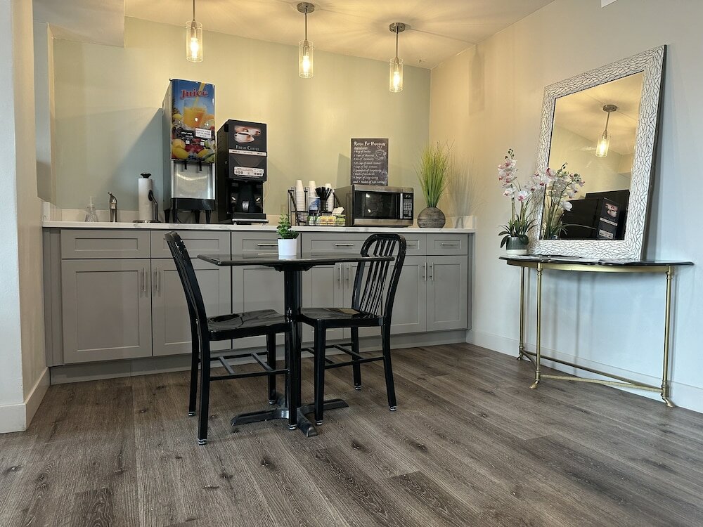 Фото Quarters Inn & Suites