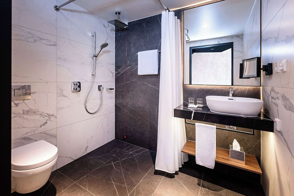 Фото Radisson Blu Hotel At Porsche Design Tower Stuttgart