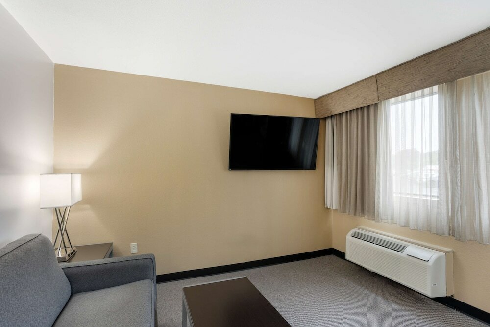 Фото Best Western Plus Reading Inn & Suites