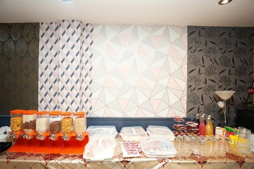 Фото Acorn Lodge Gatwick