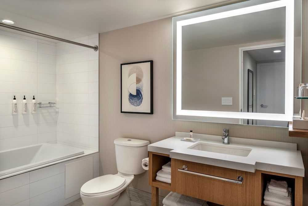 Фото Delta Hotels by Marriott Saskatoon Downtown