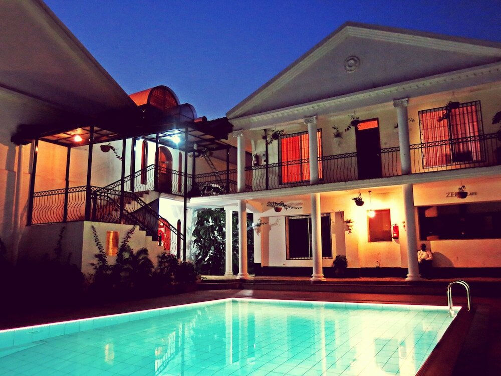 Фото Sovereign Hotel