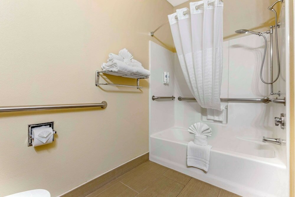 Фото Comfort Inn West