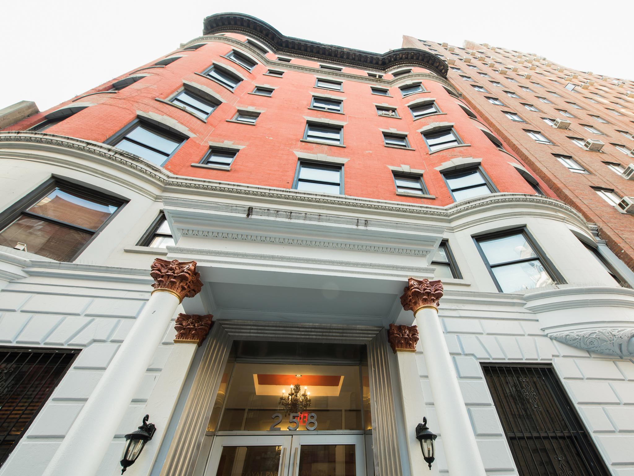 Фото отеля 1